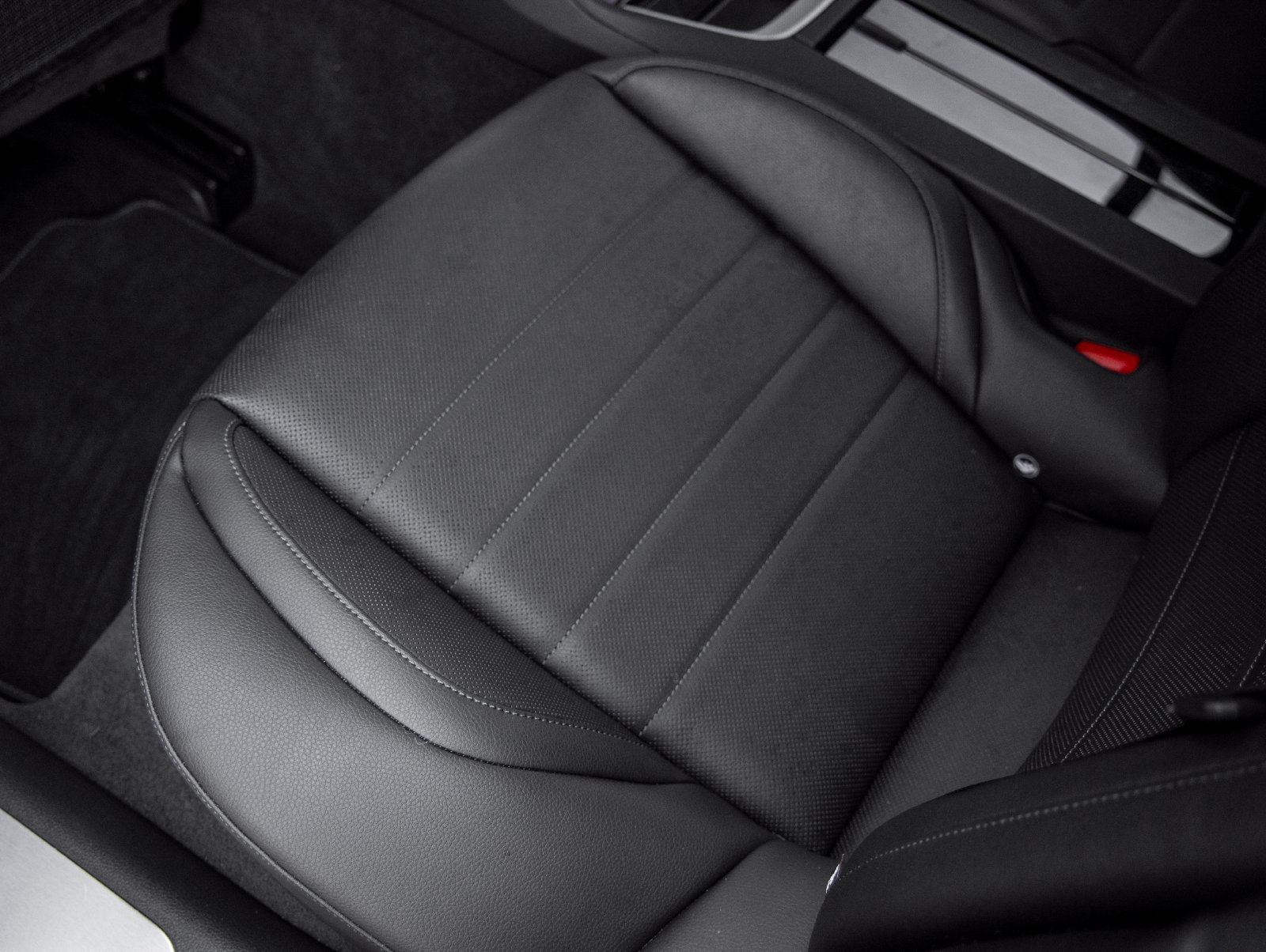 Certified 2025 Porsche Panamera image 31