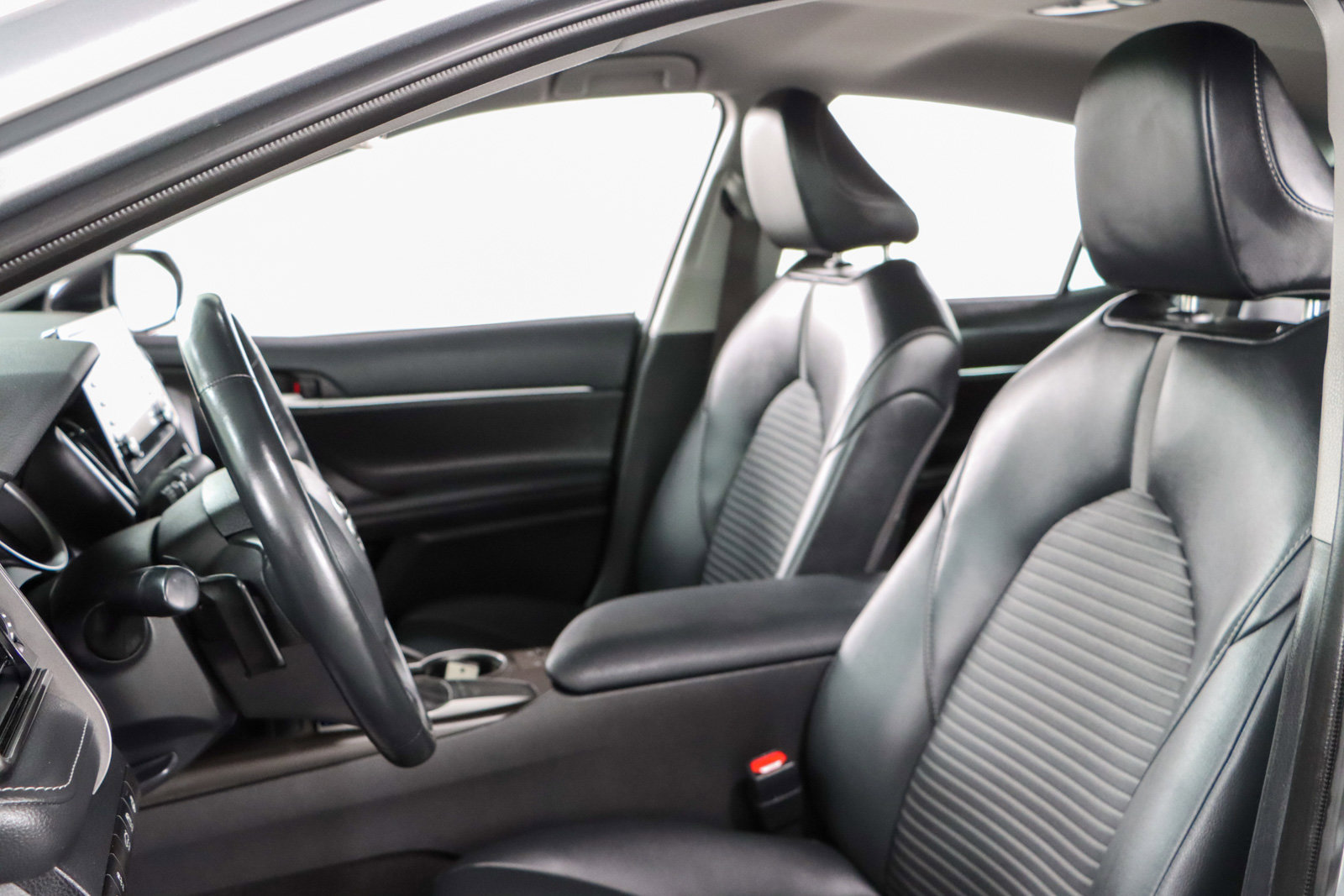 Used 2024 Toyota Camry SE w/ Cold Weather Package FWD image 23