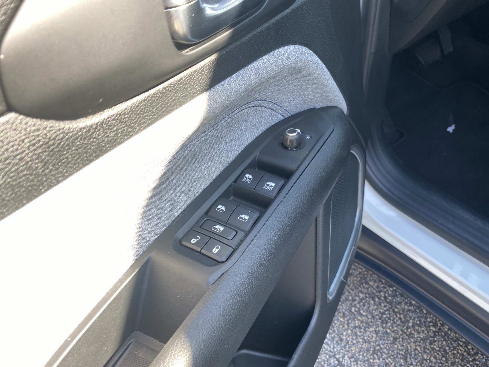 Certified 2022 Jeep Compass Latitude image 21