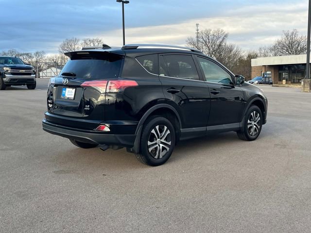 Used 2018 Toyota RAV4 LE image 5