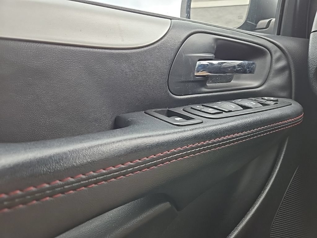 Used 2015 Dodge Grand Caravan R/T w/ Driver Convenience Group FWD image 15