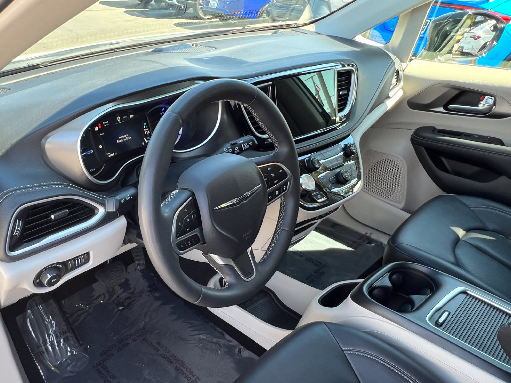 Used 2024 Chrysler Pacifica Limited FWD image 9