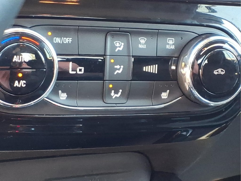 Certified 2025 Chevrolet Trax LT w/ LT Convenience Package FWD image 7