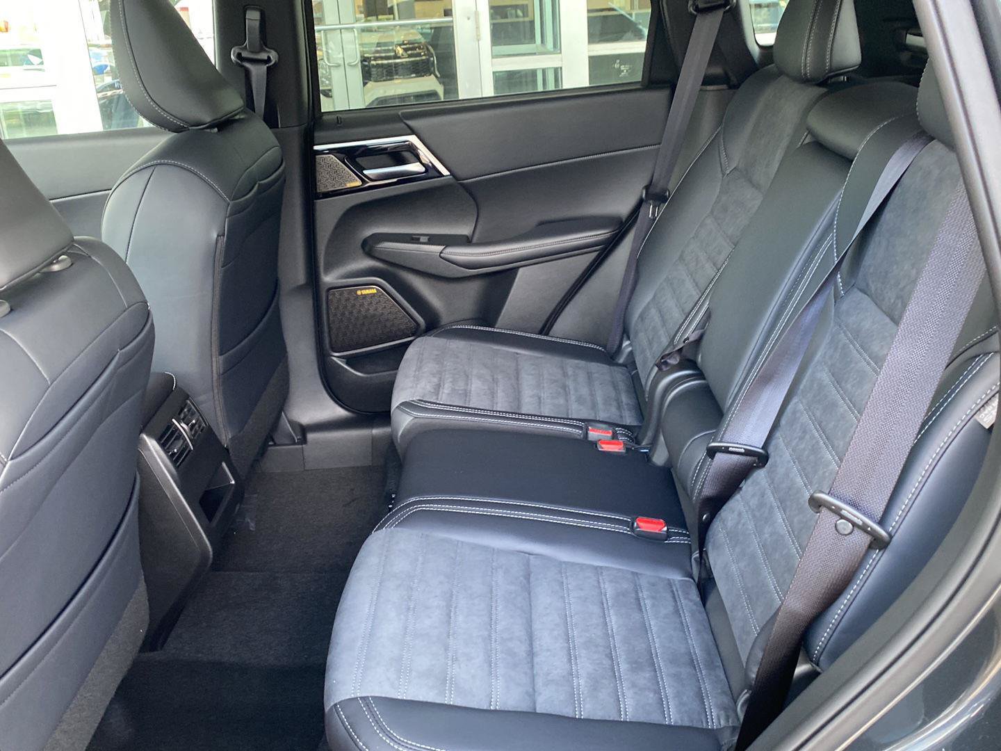 New 2026 Mitsubishi Outlander SE AWD/4WD image 16