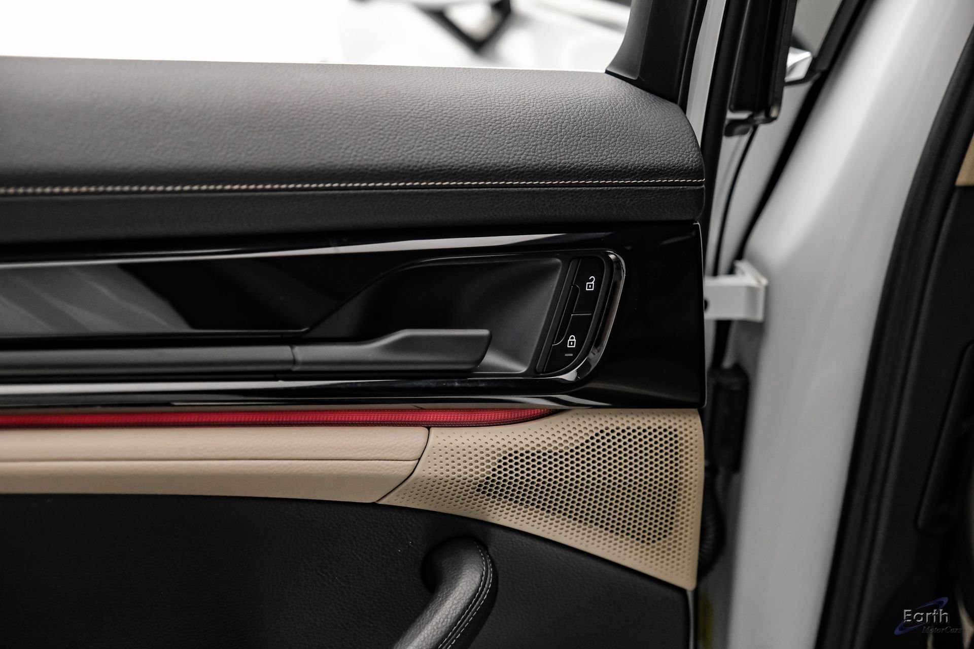 Used 2025 Porsche Panamera w/ Premium Package image 84