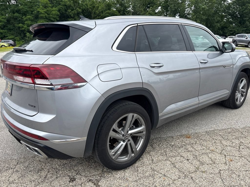 Used 2024 Volkswagen Atlas Cross Sport SEL R-Line AWD/4WD image 4