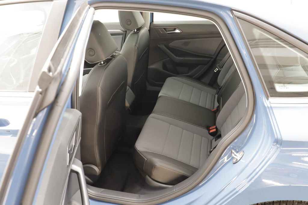 New 2026 Volkswagen Jetta SE FWD image 15