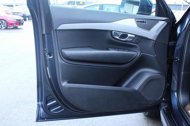 Used 2025 Volvo XC90 B5 Core image 10