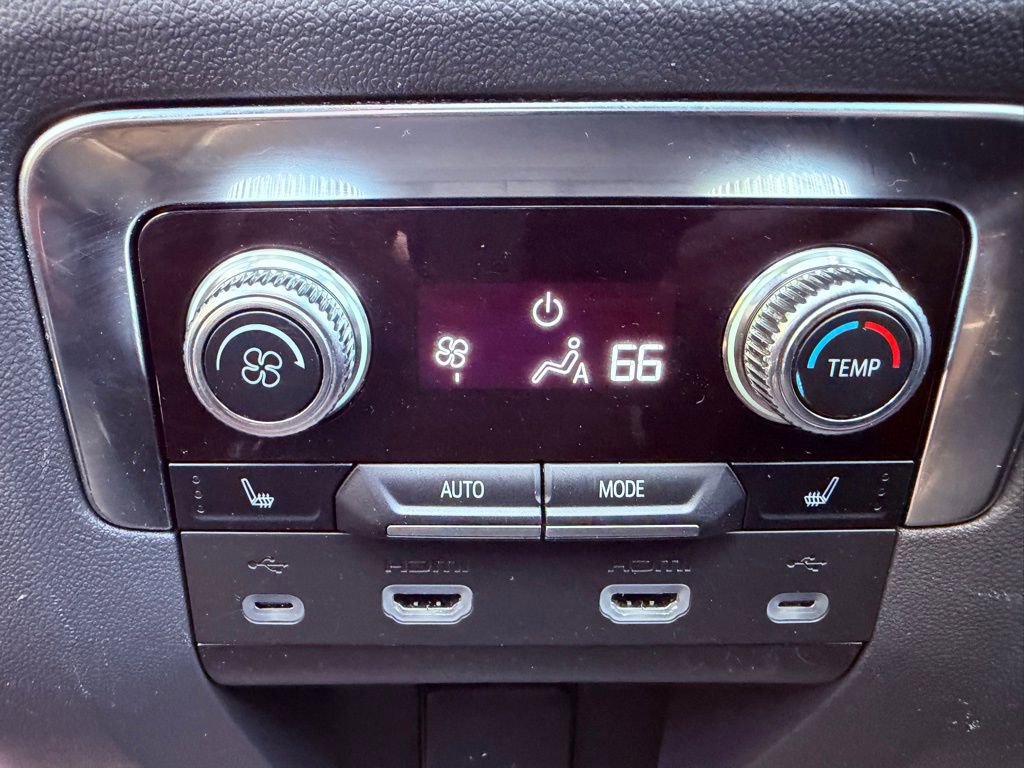 Used 2021 GMC Yukon XL Denali AWD/4WD image 17