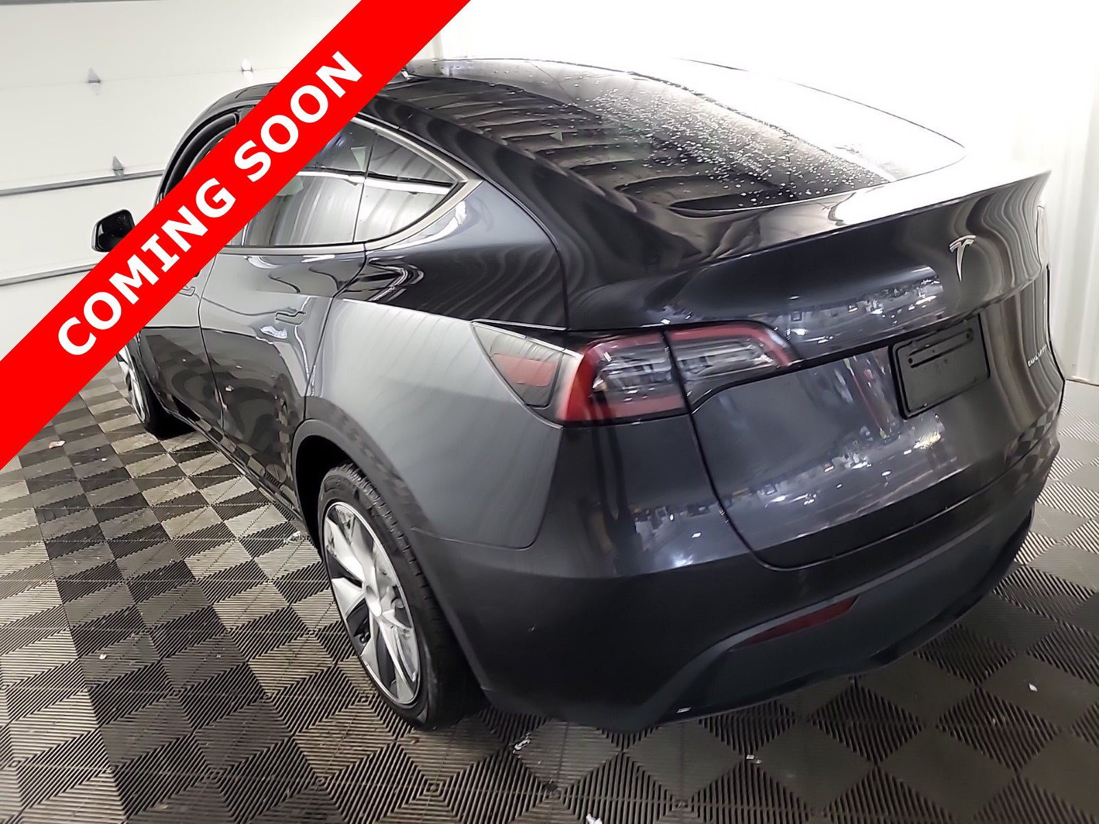 Used 2024 Tesla Model Y Long Range AWD/4WD image 4