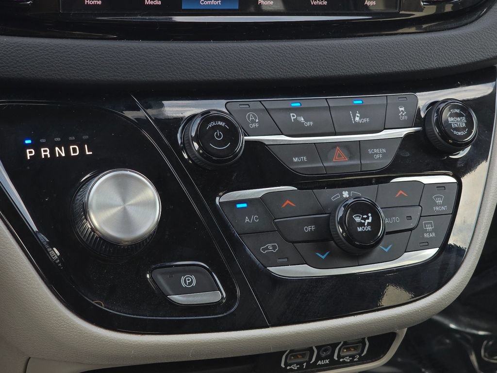 Used 2023 Chrysler Pacifica Touring-L FWD image 21