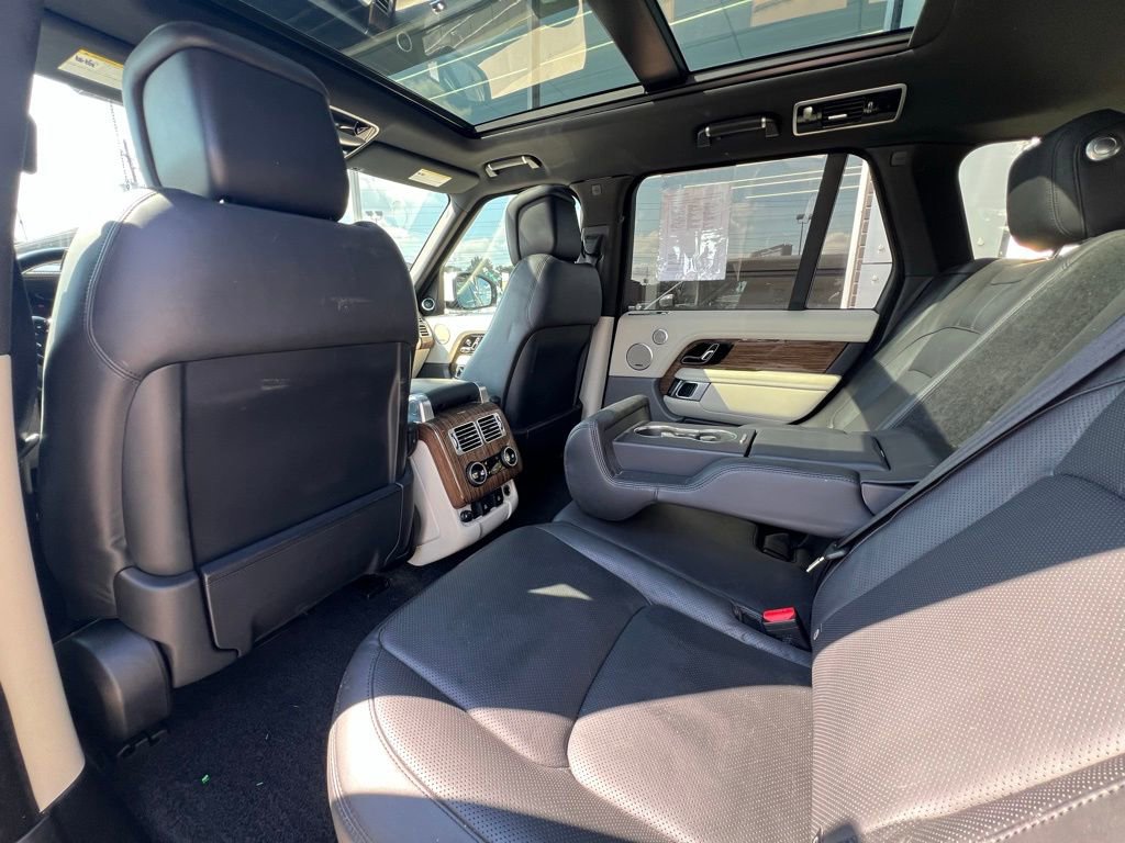 Used 2018 Land Rover Range Rover HSE image 18