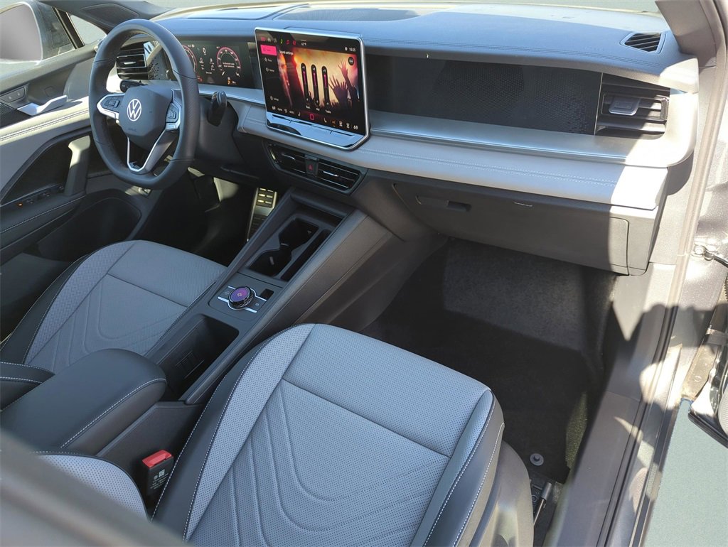 New 2026 Volkswagen Tiguan SE R-Line image 19