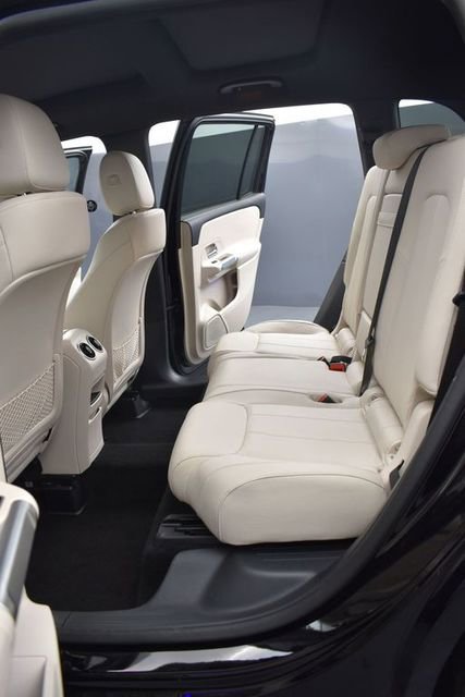 Used 2025 Mercedes-Benz GLB 250 4MATIC image 10