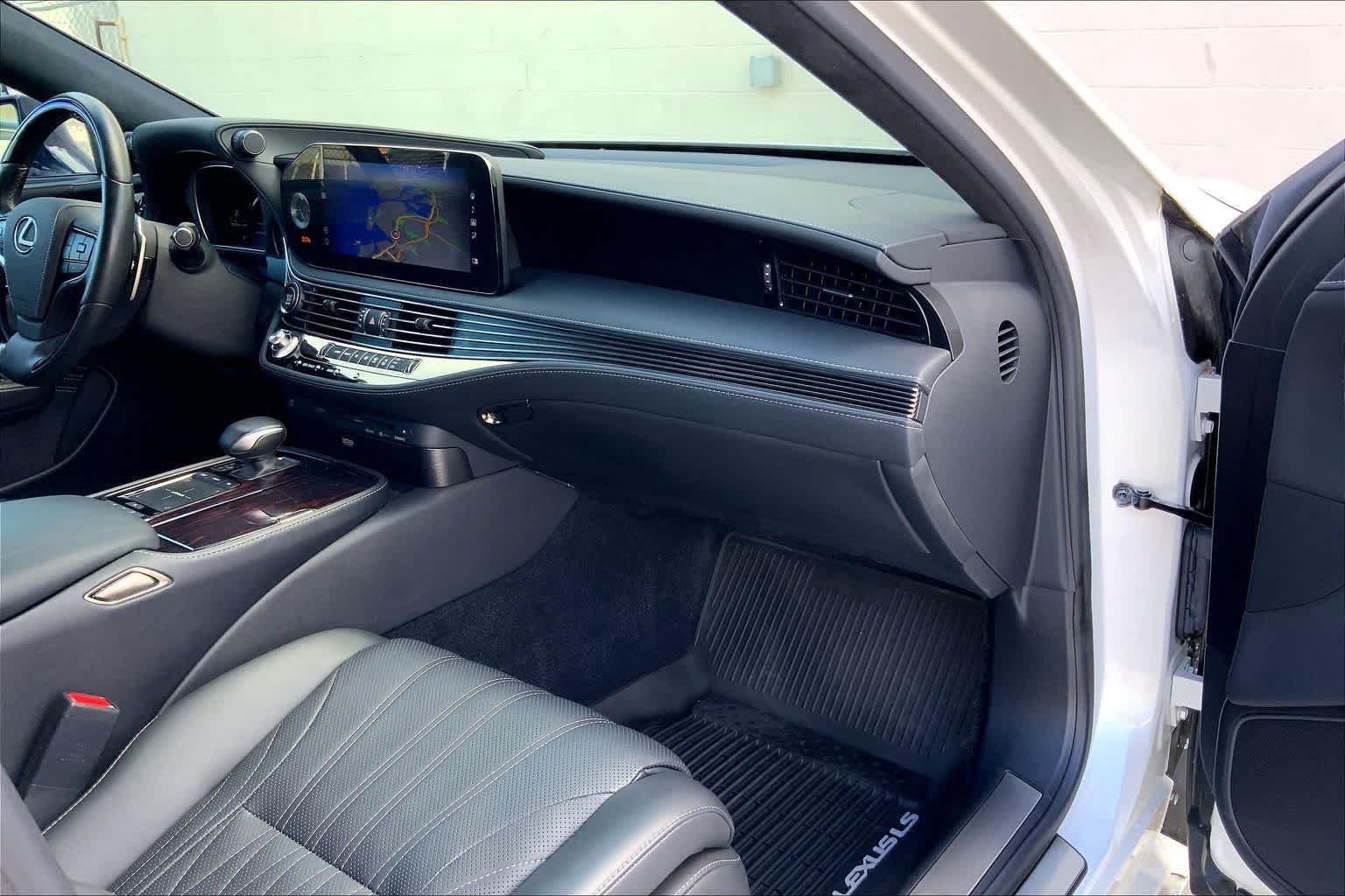 Used 2022 Lexus LS 500 w/ Luxury Package RWD image 23