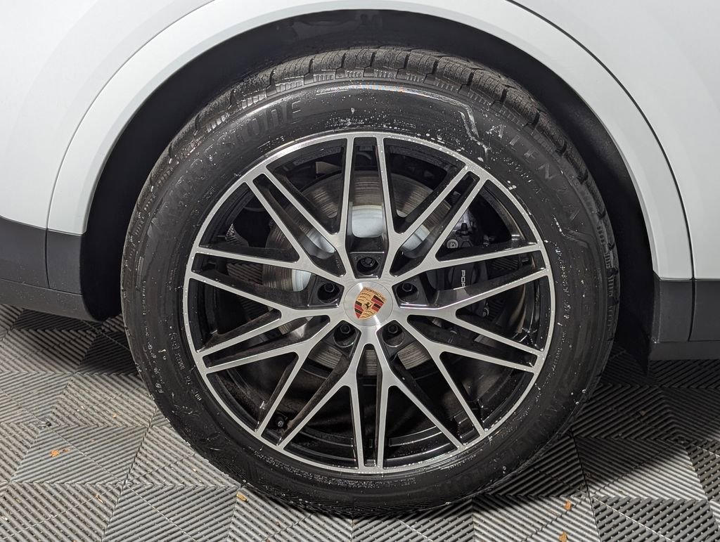 New 2026 Porsche Cayenne image 13