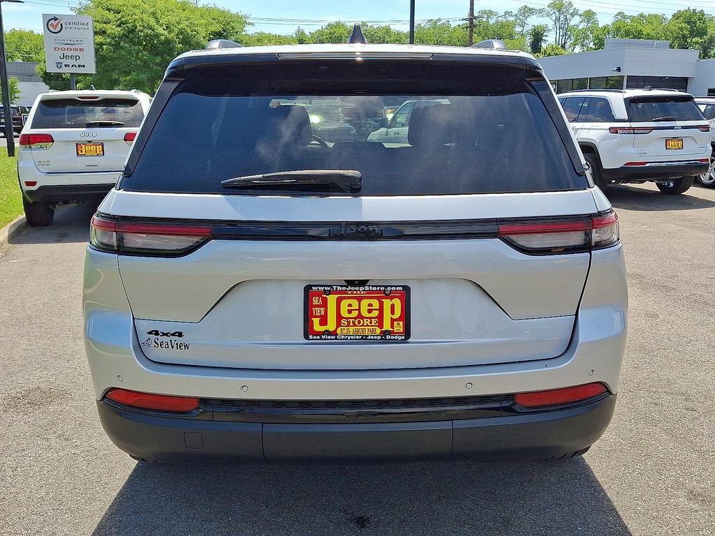 Certified 2023 Jeep Grand Cherokee Altitude AWD/4WD image 5
