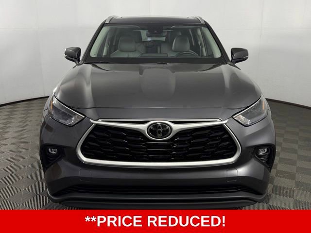 Used 2024 Toyota Highlander XLE image 2