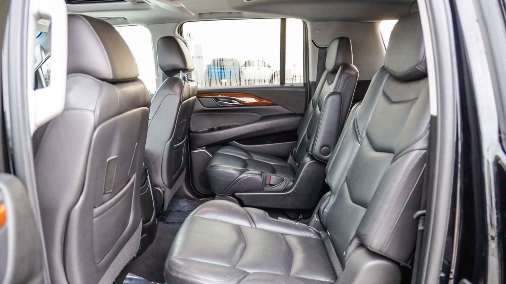 Used 2018 Cadillac Escalade ESV Premium Luxury image 23
