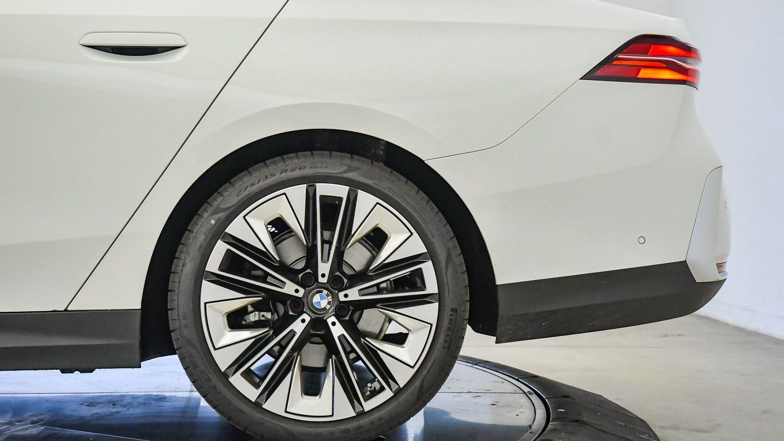 Used 2025 BMW 530i image 11