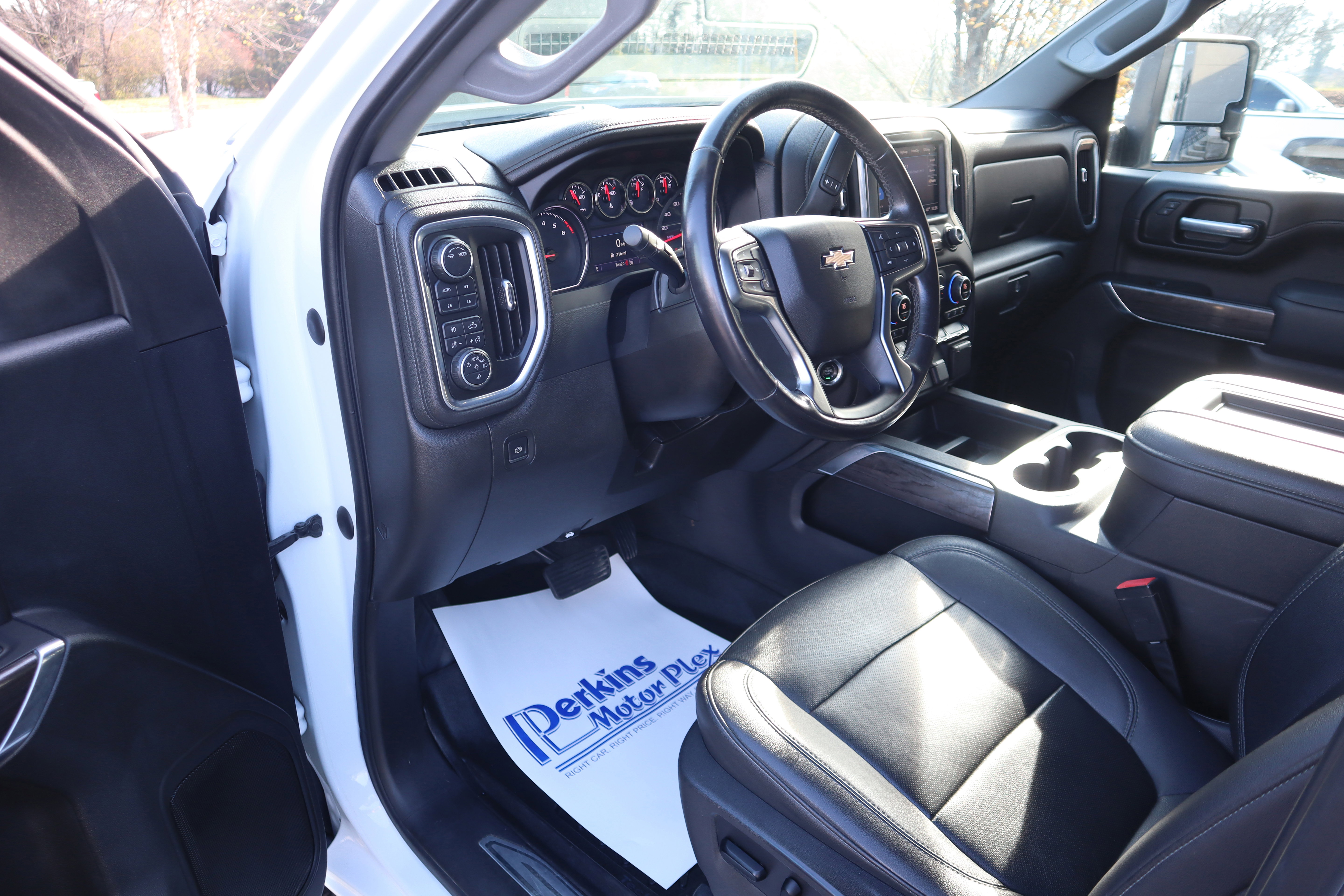 Used 2021 Chevrolet Silverado 2500 LTZ w/ LTZ Convenience Package image 3