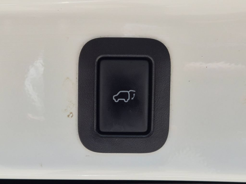 Used 2016 Toyota Highlander XLE AWD/4WD image 32