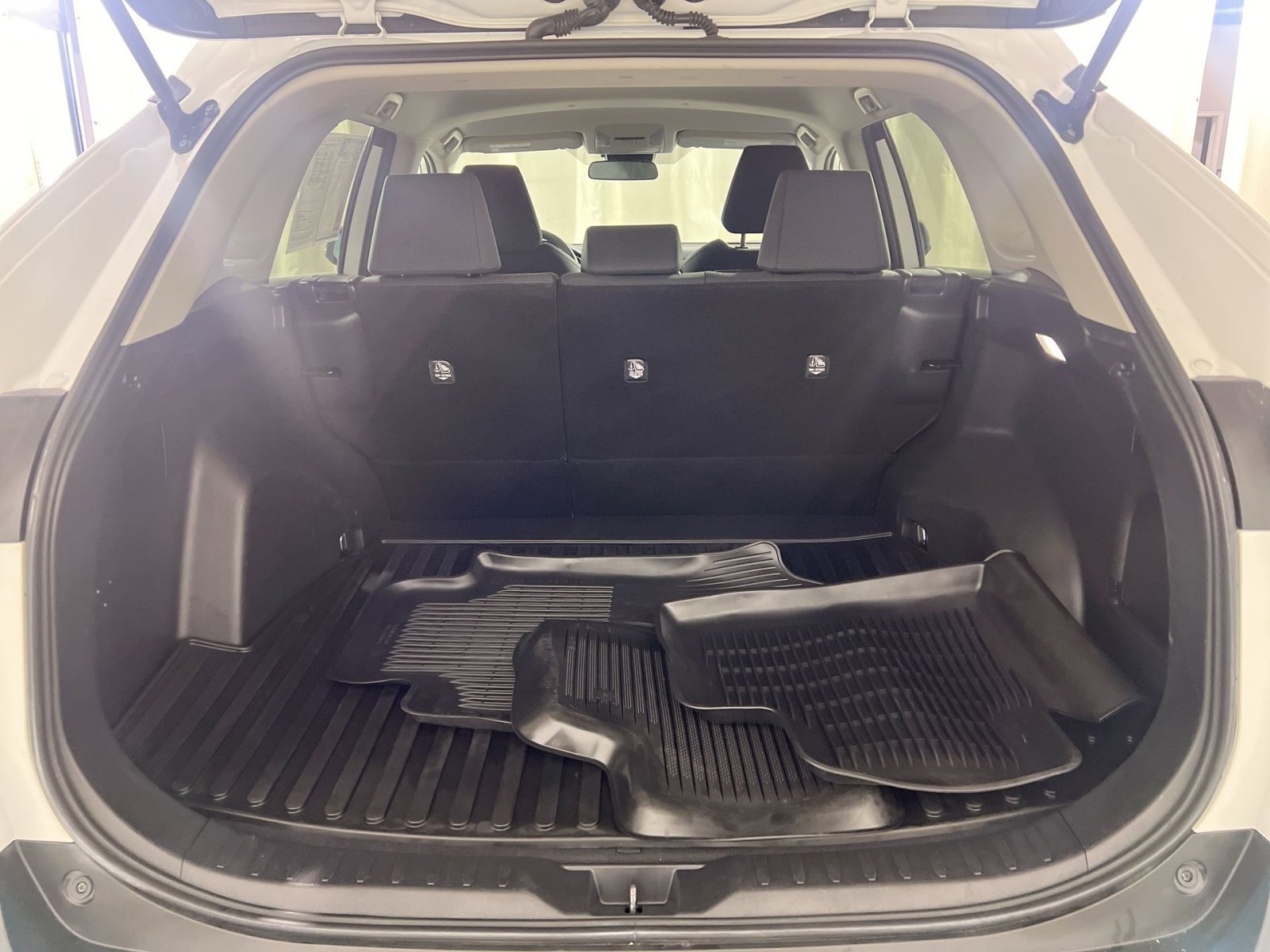 Used 2022 Toyota RAV4 LE image 24