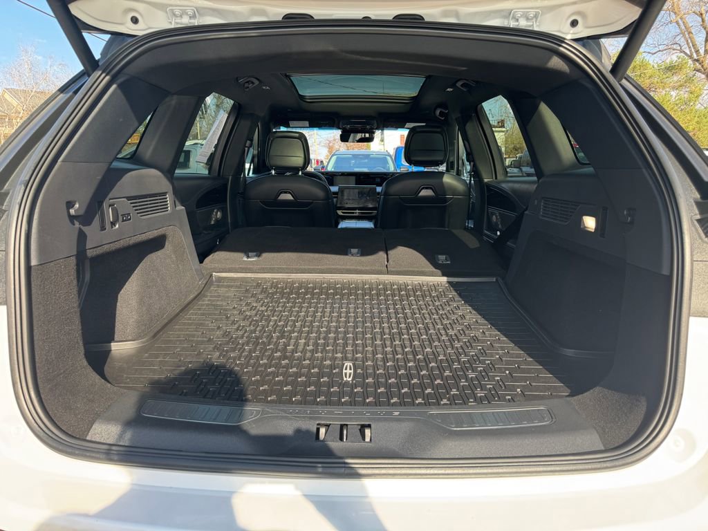 Used 2024 Lincoln Nautilus Reserve w/ Equipment Group 203A image 12