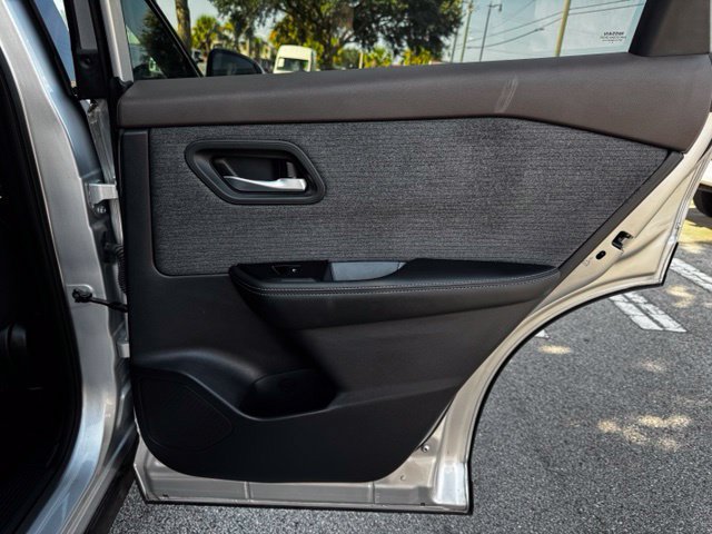 Used 2021 Nissan Rogue SV FWD image 15