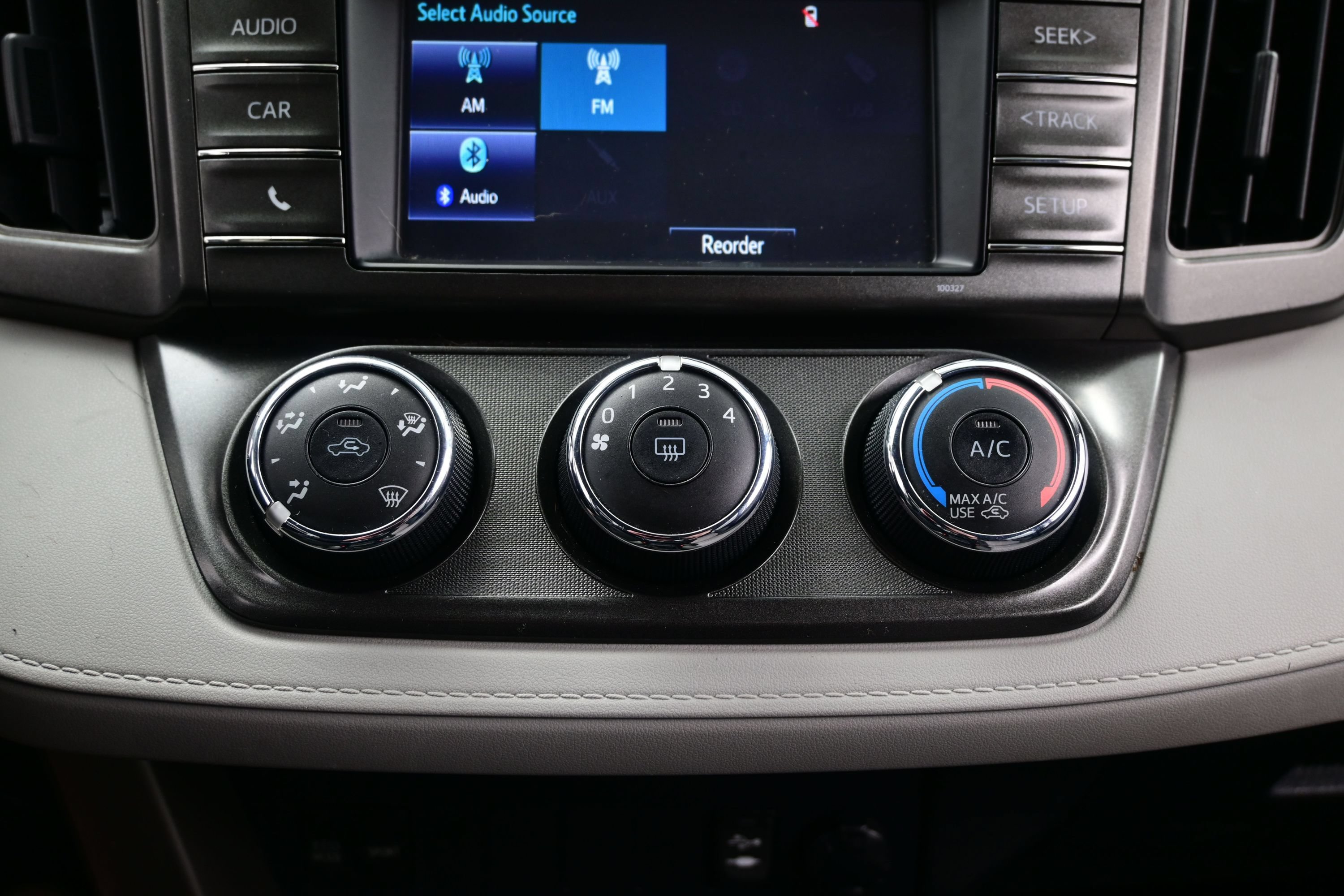 Used 2014 Toyota RAV4 LE FWD image 19