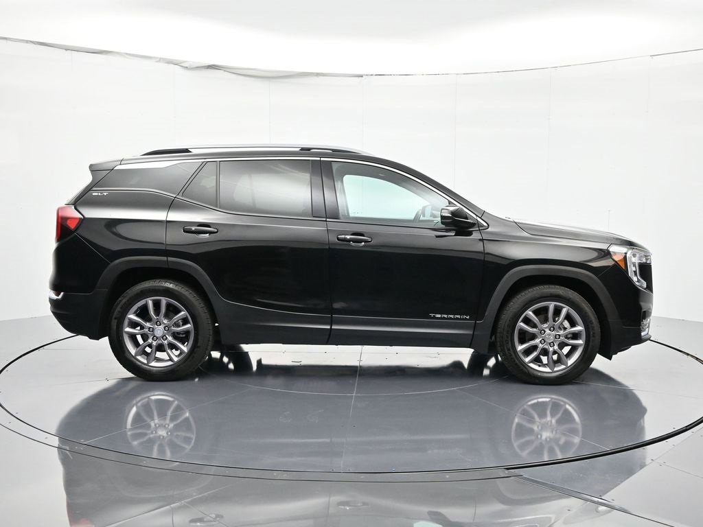 Used 2023 GMC Terrain SLT image 4
