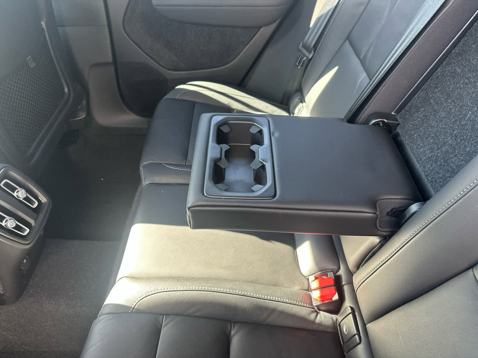 Certified 2023 Volvo XC40 B5 Core w/ Convenience Package image 25