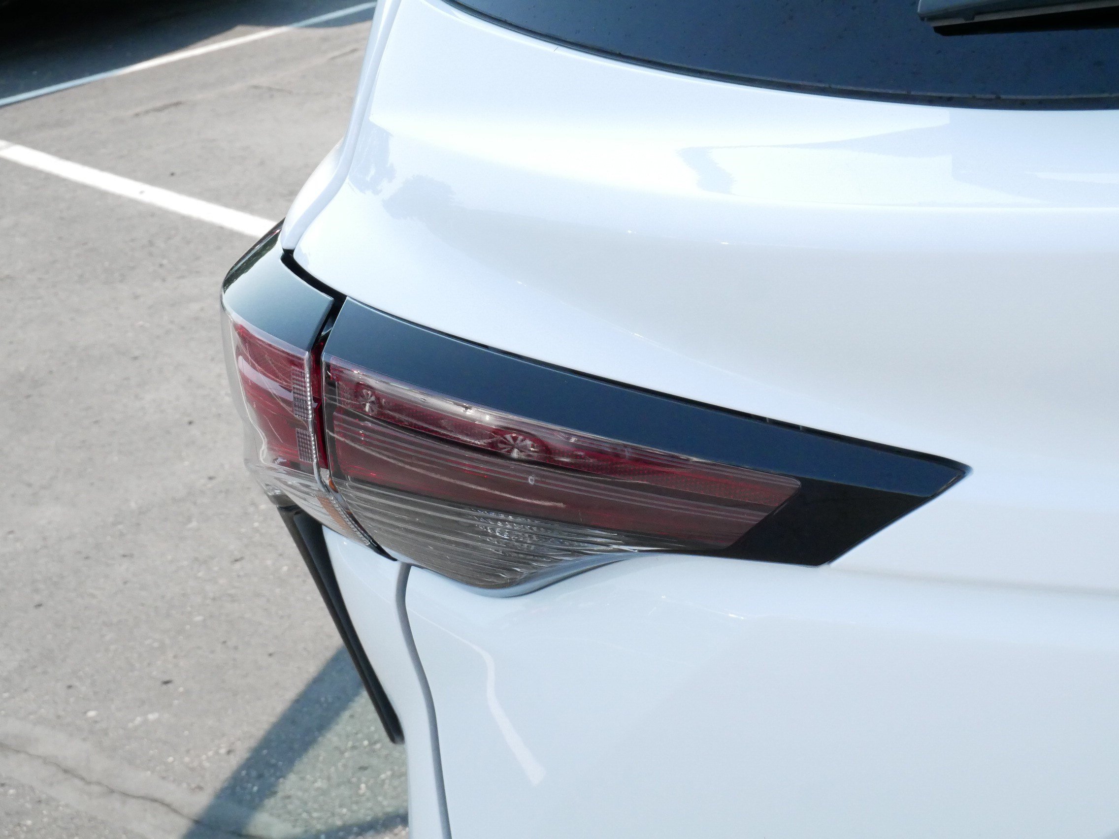Certified 2025 Toyota Sienna LE FWD image 17