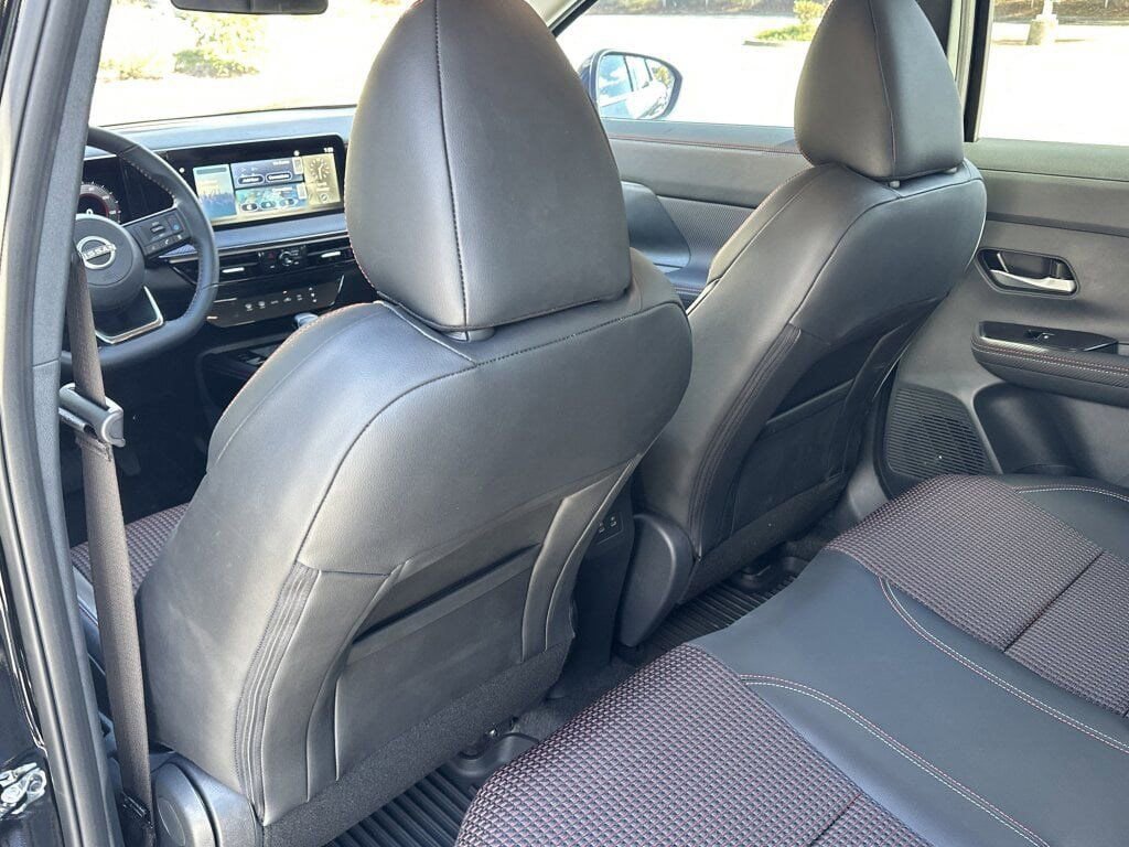 New 2025 Nissan Kicks SR FWD image 19