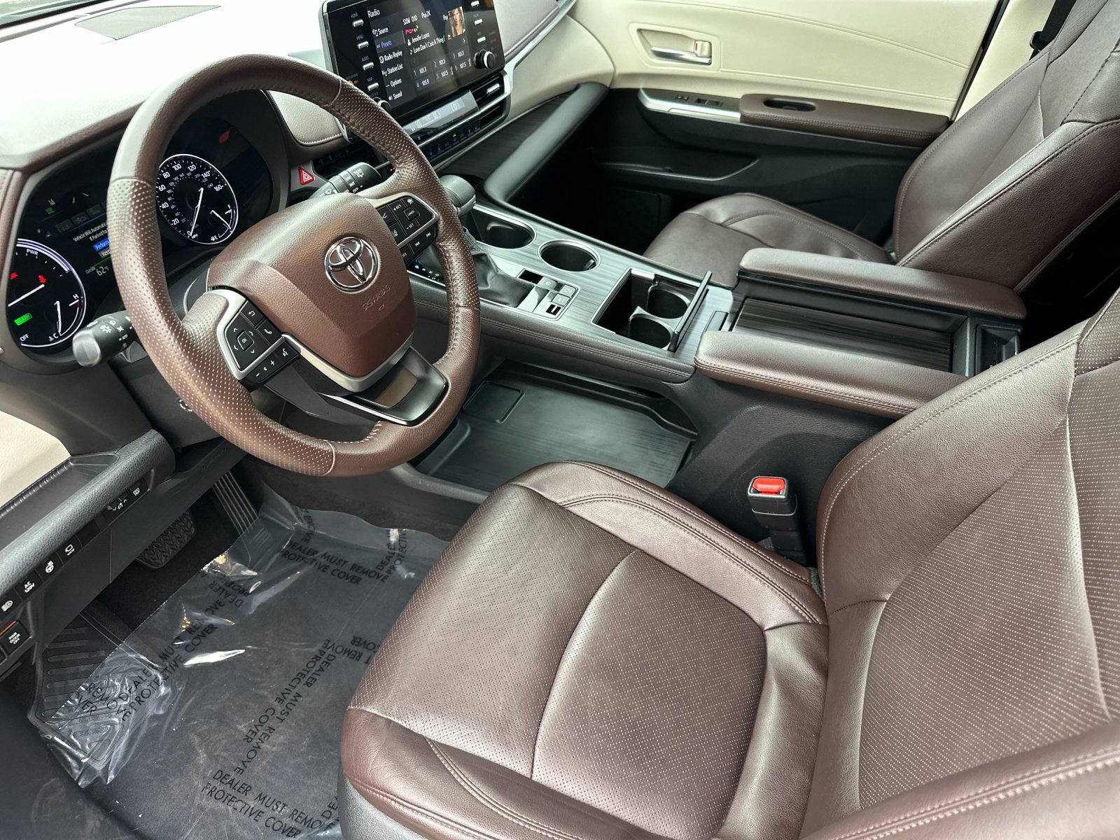 Used 2023 Toyota Sienna Platinum FWD image 11