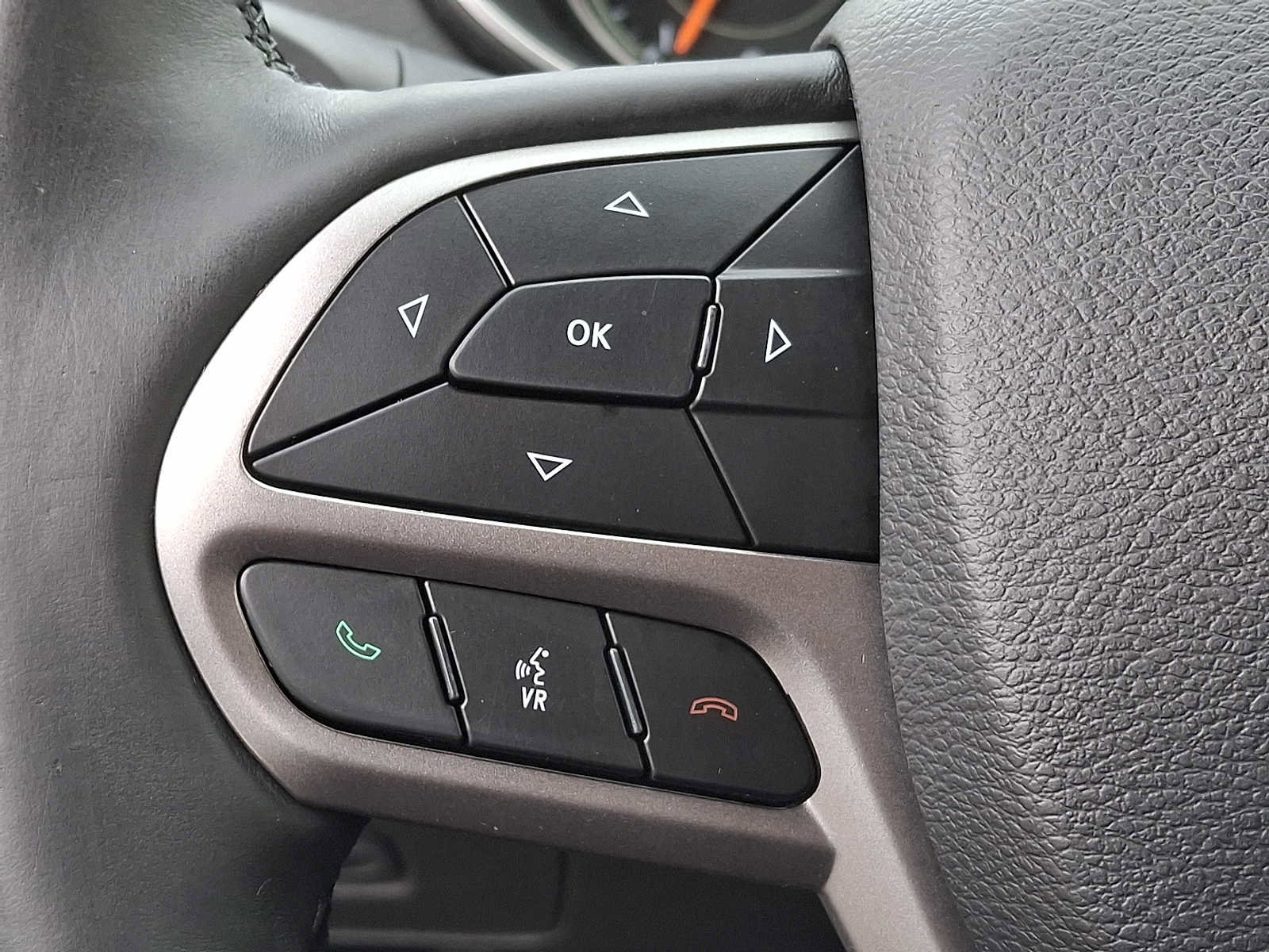 Used 2019 Jeep Cherokee Limited image 17