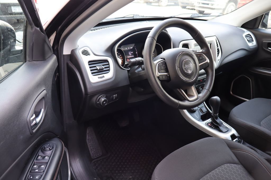 Used 2019 Jeep Compass Sport image 4