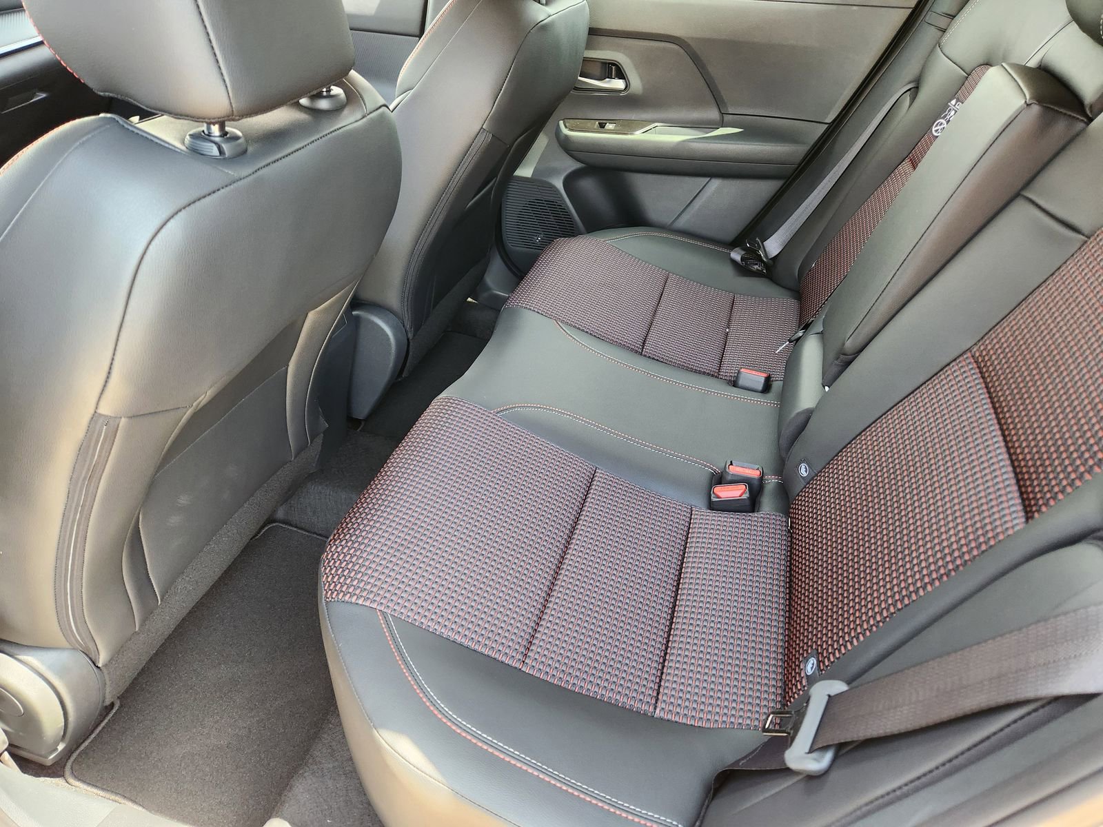 New 2026 Nissan Kicks SR image 25