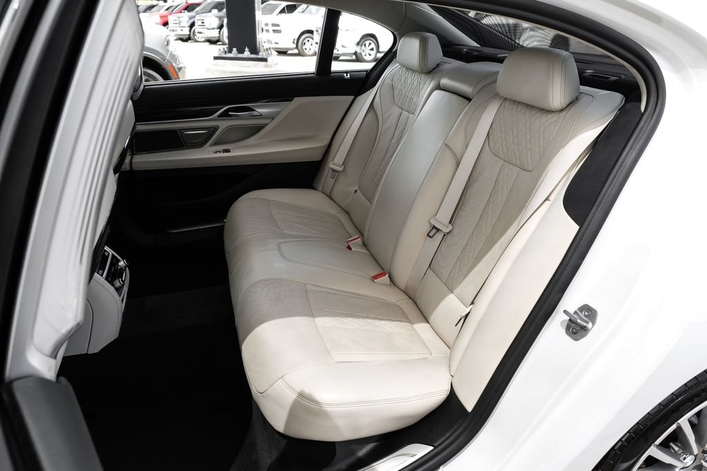 Used 2020 BMW 740i w/ Premium Package RWD image 49