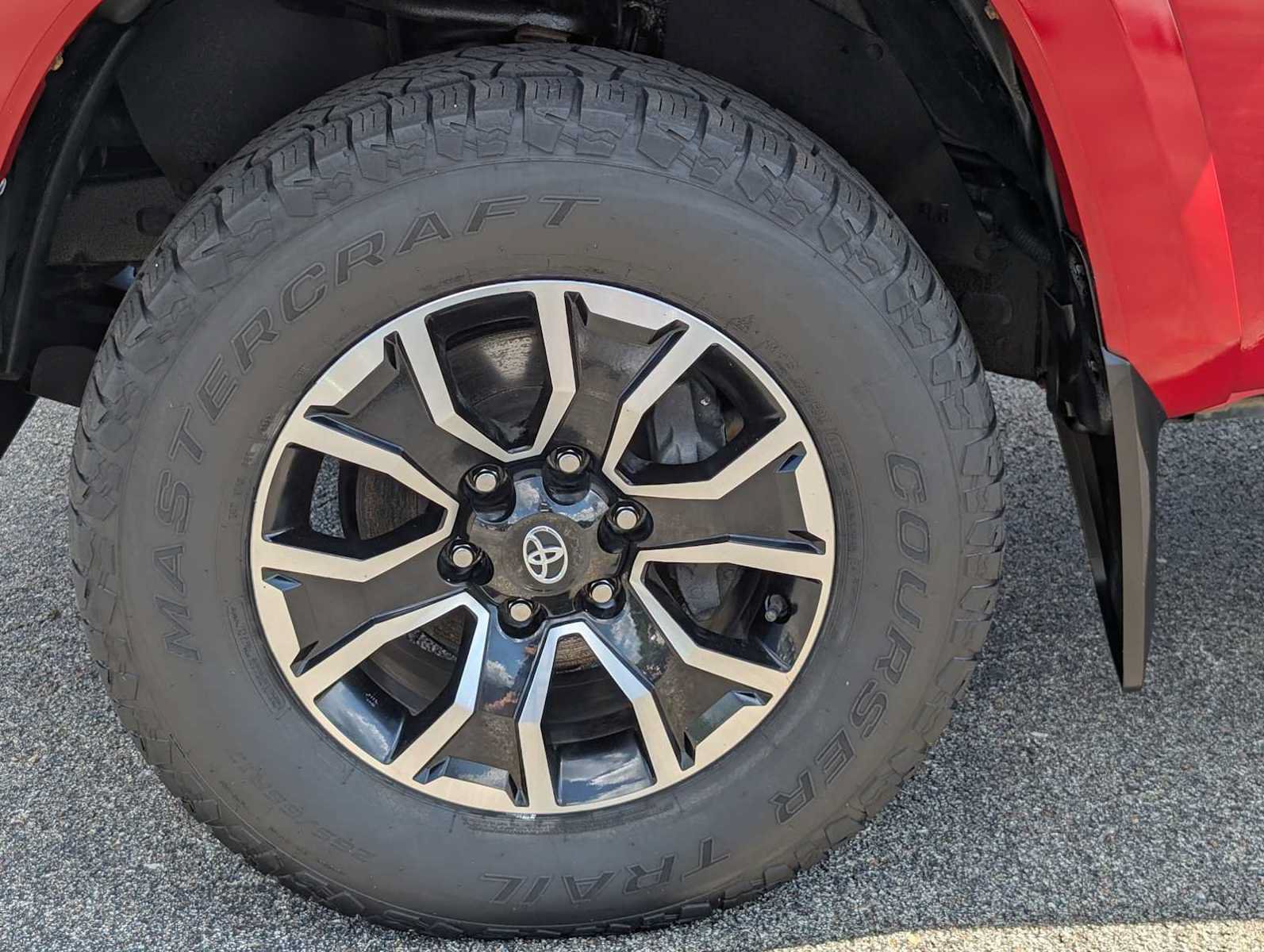 Used 2021 Toyota Tacoma TRD Sport w/ Technology Package AWD/4WD image 3