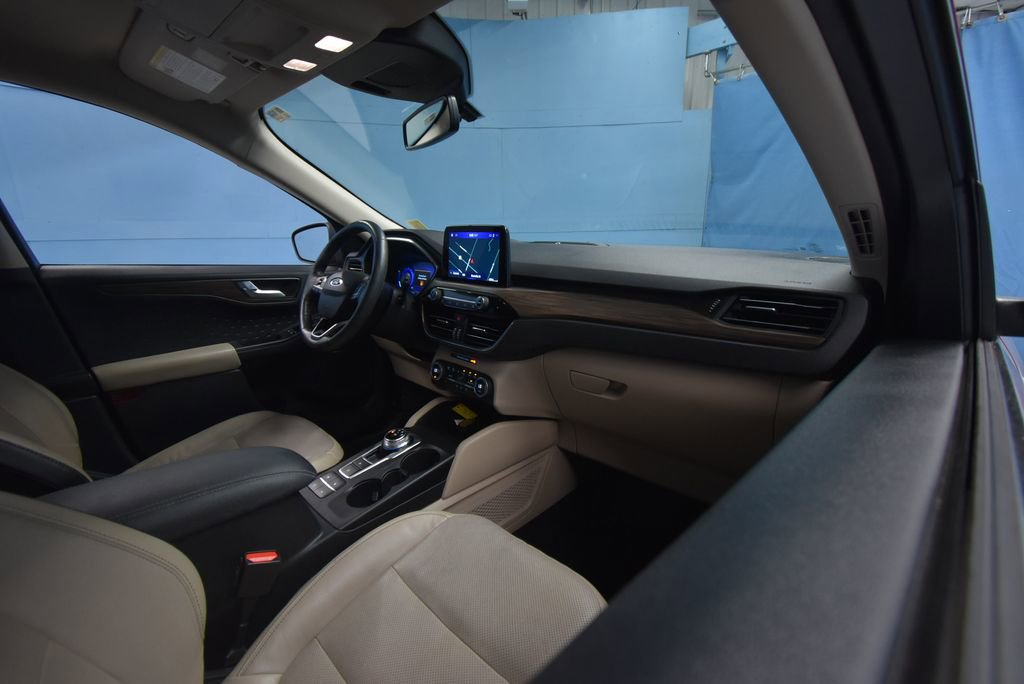 Used 2020 Ford Escape Titanium AWD/4WD image 28