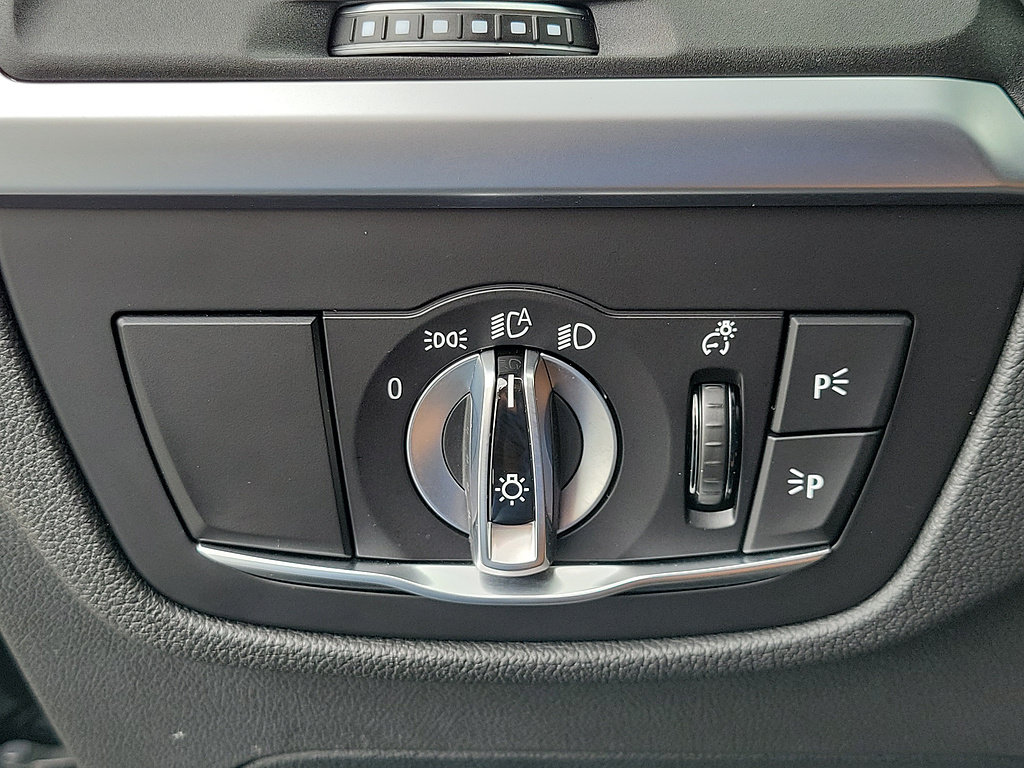 Used 2024 BMW X3 sDrive30i w/ Convenience Package RWD image 24