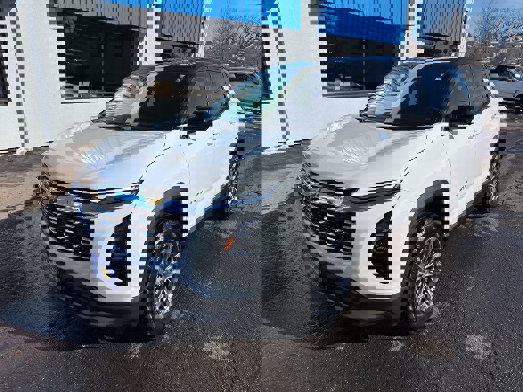 New 2026 Chevrolet Equinox LT w/ Convenience Package II image 2