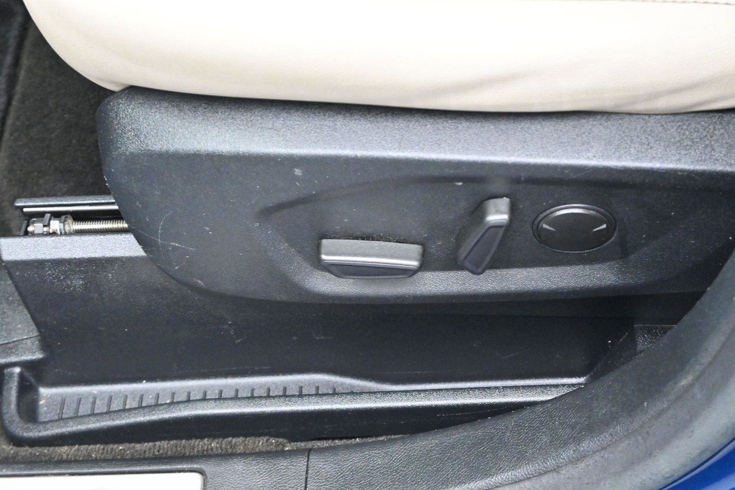 Used 2020 Ford Edge Titanium w/ Equipment Group 301A FWD image 16