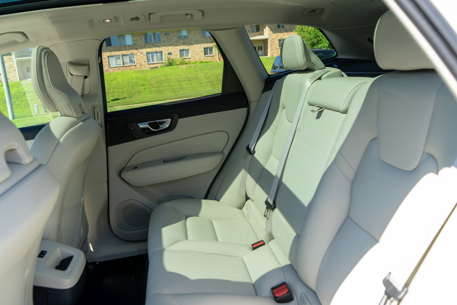 Used 2024 Volvo XC60 B5 Plus w/ Protection Package Premier AWD/4WD image 31