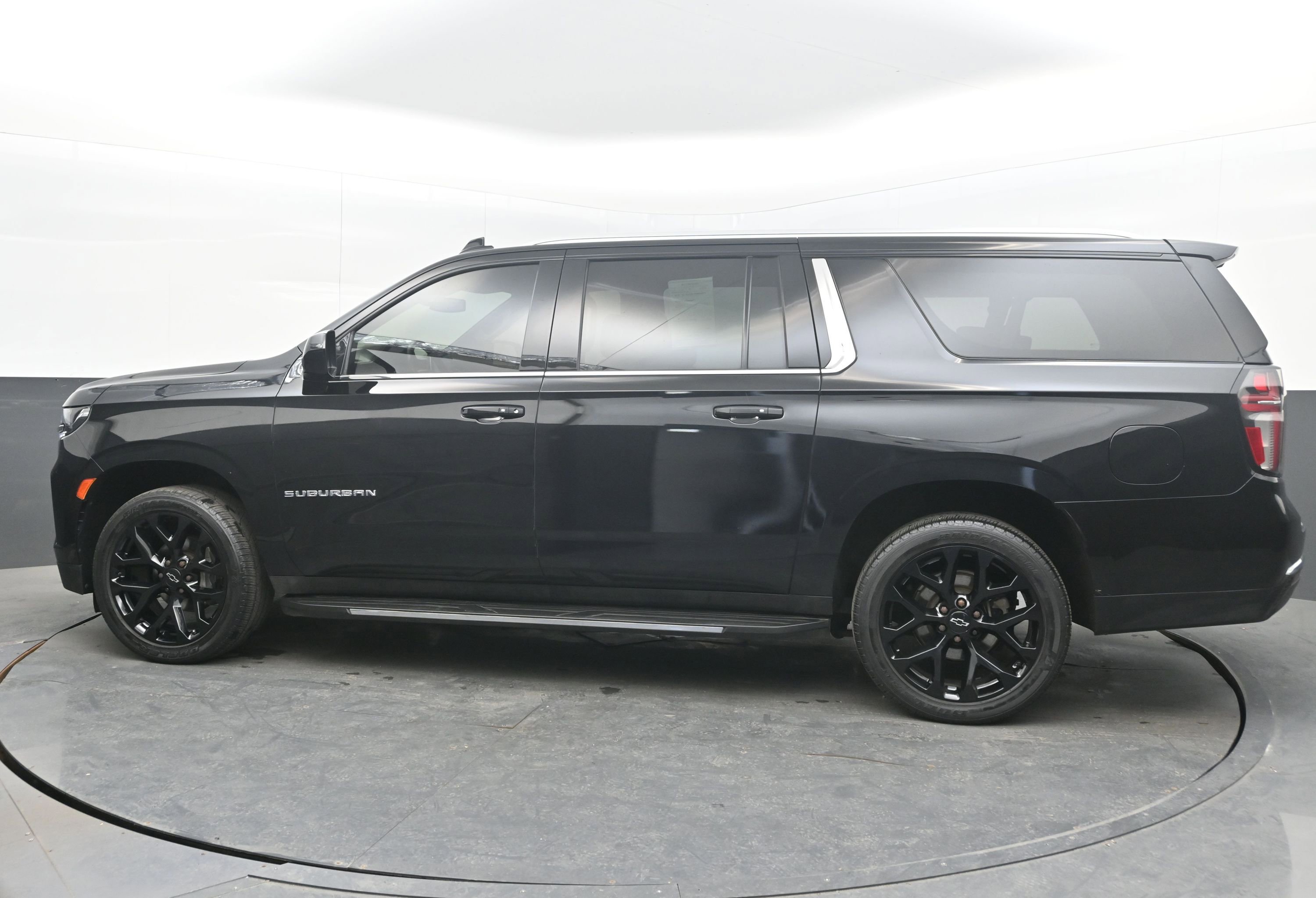 Used 2021 Chevrolet Suburban LT image 7
