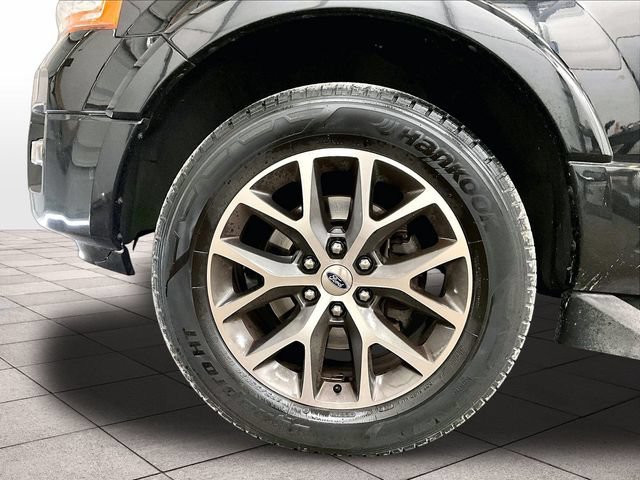 Used 2016 Ford Expedition XLT w/ Equipment Group 202A AWD/4WD image 9