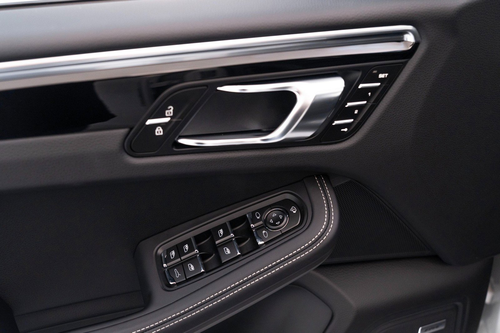 New 2025 Porsche Macan Turbo image 22