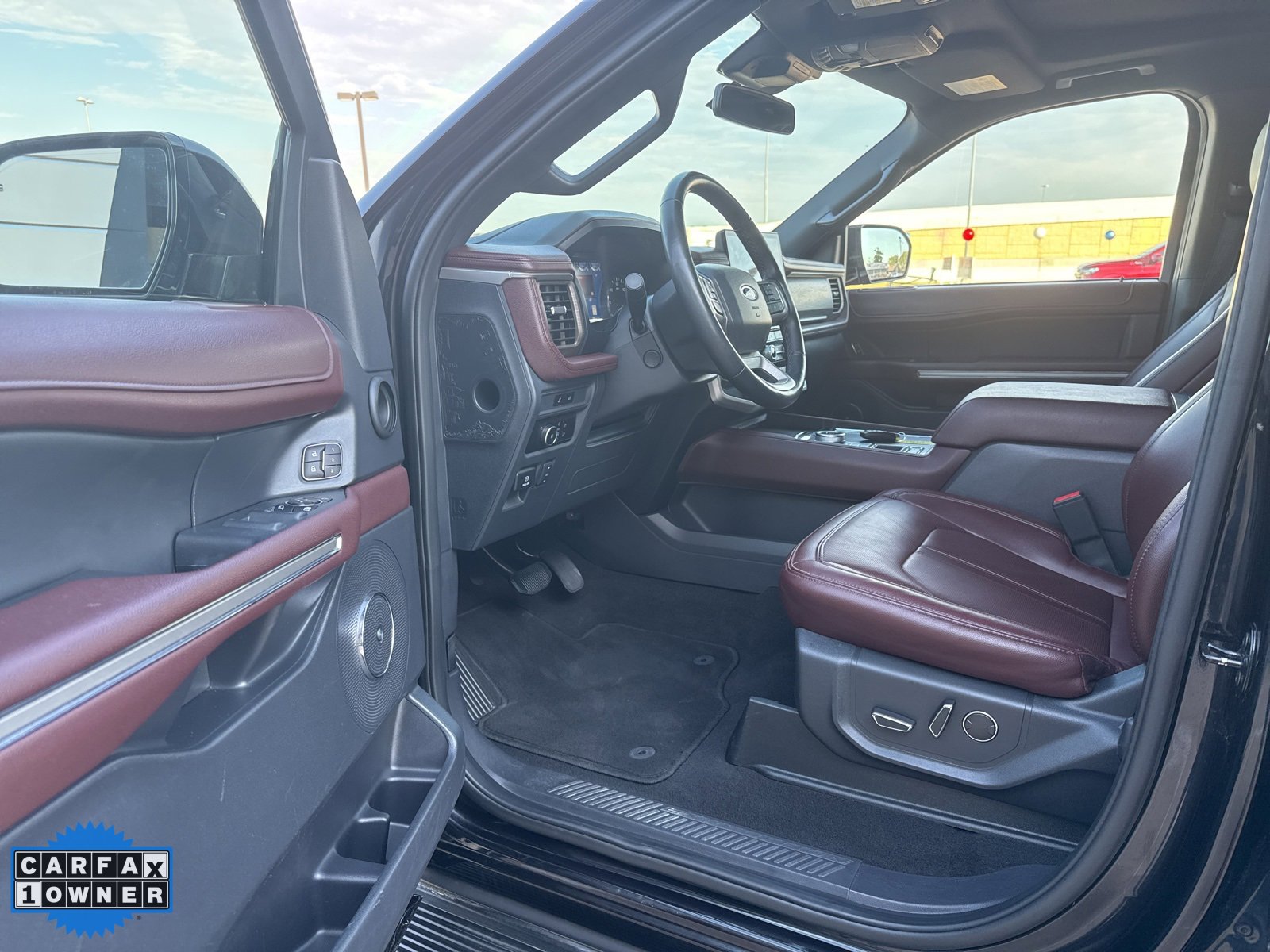 Used 2024 Ford Expedition Limited image 8