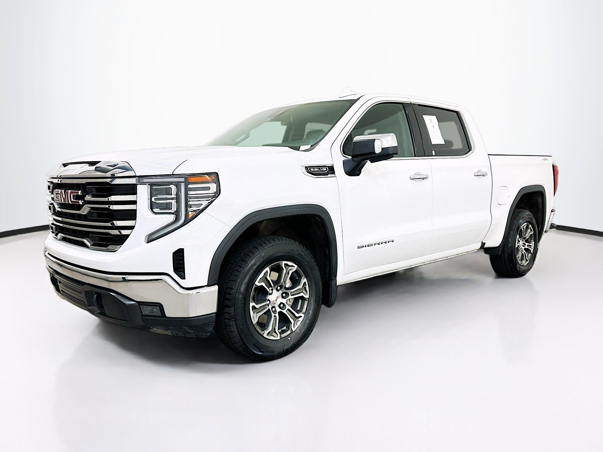 Used 2025 GMC Sierra 1500 SLT AWD/4WD image 3